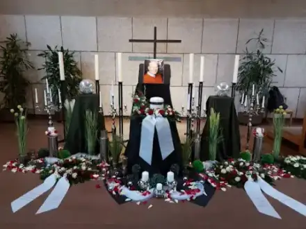 Foto von BESTATTUNGEN ENGELSFLÜGEL Kirchhofstr.16