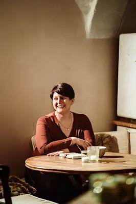 Foto von Dunkelbunt & Hellschwarz Trauerrednerin