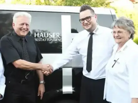 Foto von Häuser Bestattungen - Familientradition seit 1873 in Mittelhessen