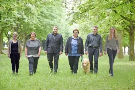 Foto von Junge Bestattungen