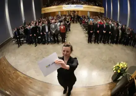 Foto von Sprecherin-Moderatorin-Rednerin: Sandy Liebehenschel | Freie Rednerin für Beerdigungen und Hochzeiten