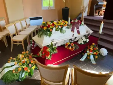 Foto von Steinbock-Bestattungen