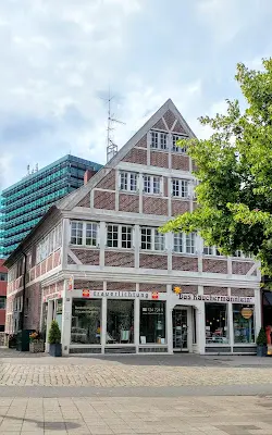 Foto von TrauerLichtung Bestattungen in Frauenhänden Claudia Bartholdi